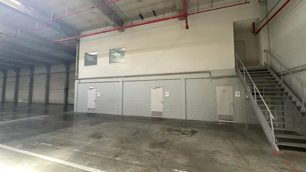 Loods met buitenopslag te huur vlakbij afrit E17 in Sint-Niklaas foto 9