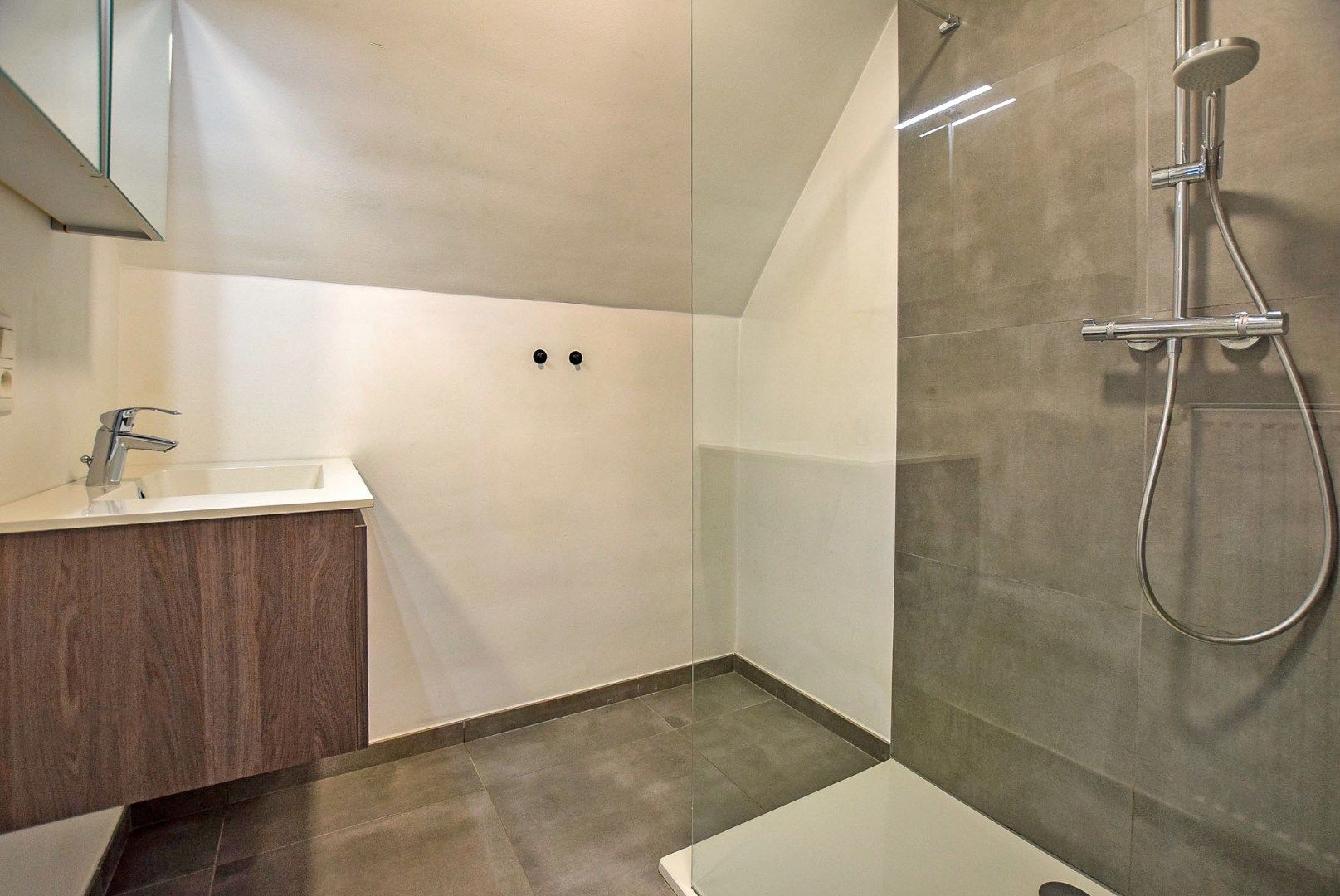 Gerenoveerd 3-slaapkamerappartement te huur in kleinschalig gebouw te Bredene. foto 10