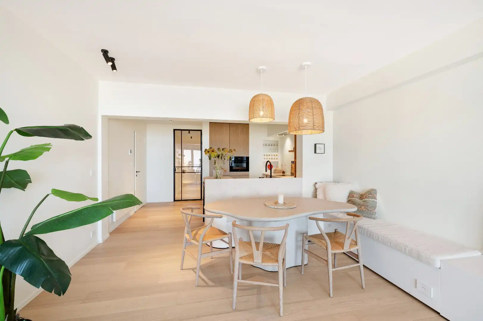 Luxueus gerenoveerd 3 slaapkamer appartement met frontaal zeezicht, nabij het Albertplein.  foto 5