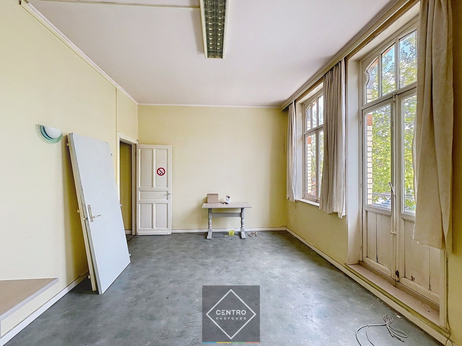 Ruim instapklaar handelspand met te renoveren woning (vroeger café Comodo en ook café Mozart) op de Grote Markt (Izegem) ! foto 23