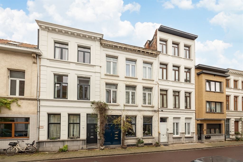 Authentieke herenwoning met positief advies 3 units foto {{pictureIndex}}