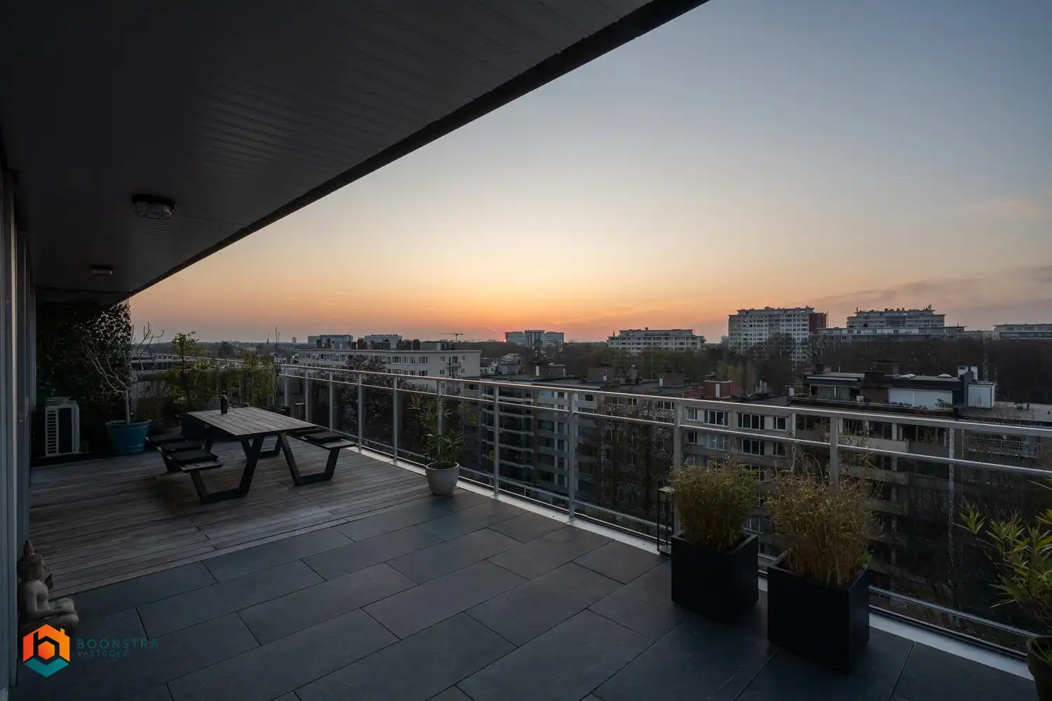 Exclusieve penthouse met 3 slpkrs, zéér riant terras (115 m²) en 2 autostaanplaatsen foto 19