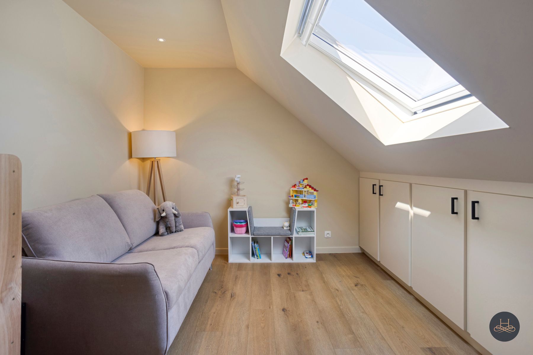 Recente moderne halfopen woning met zicht op groen foto 23