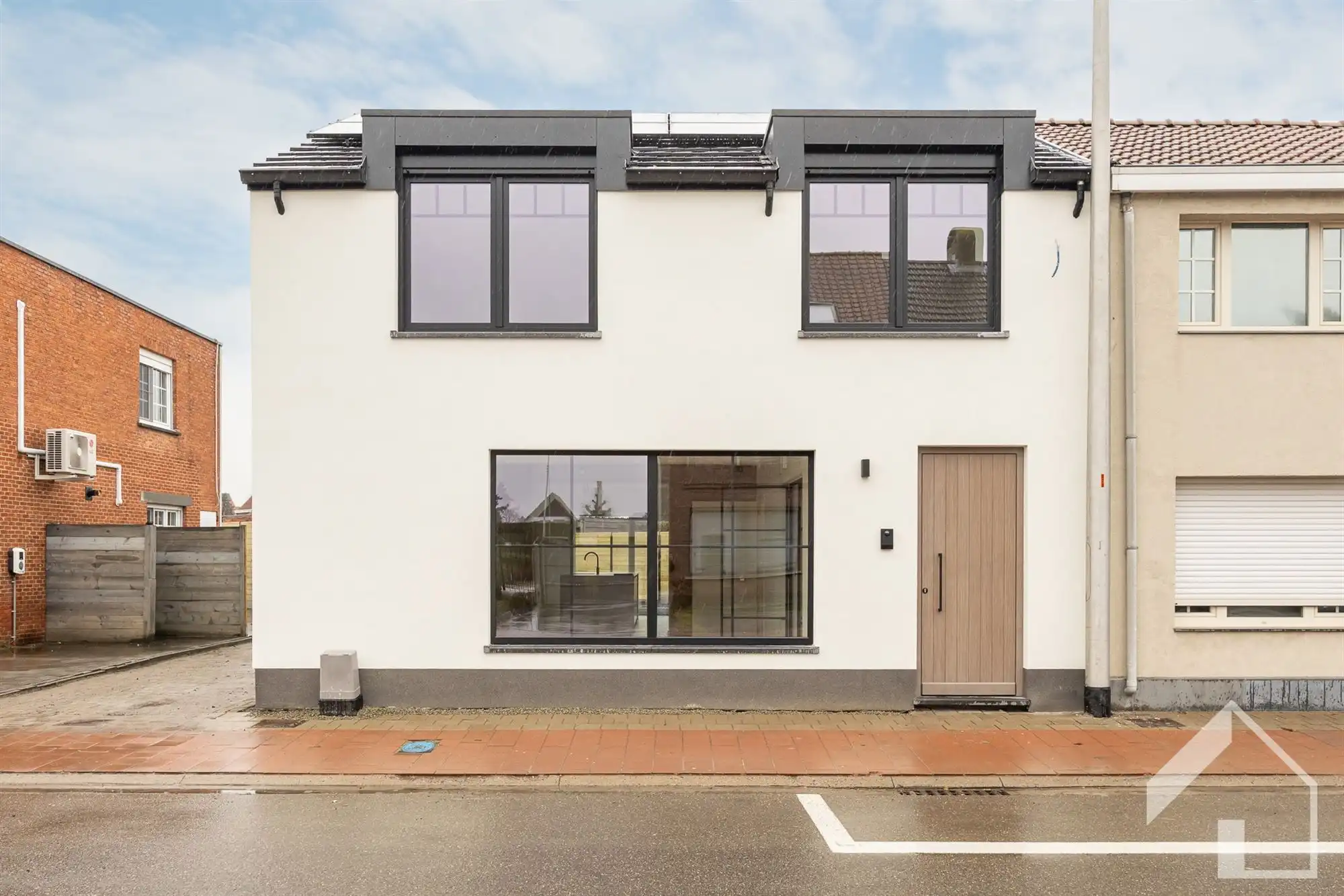 Recent gerenoveerde woning met hoogwaardige materialen foto {{pictureIndex}}