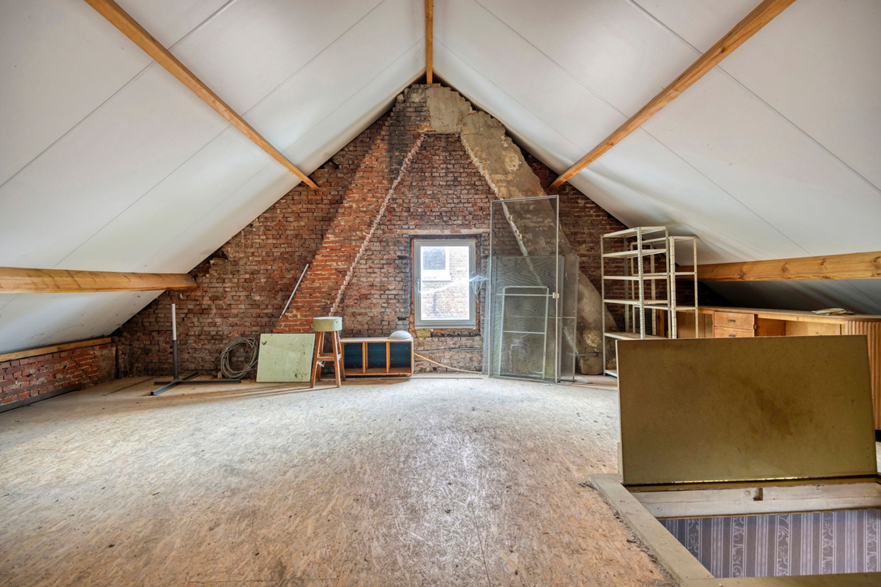 Ruim renovatieproject (226m²) met tuin aan kanaal foto 30