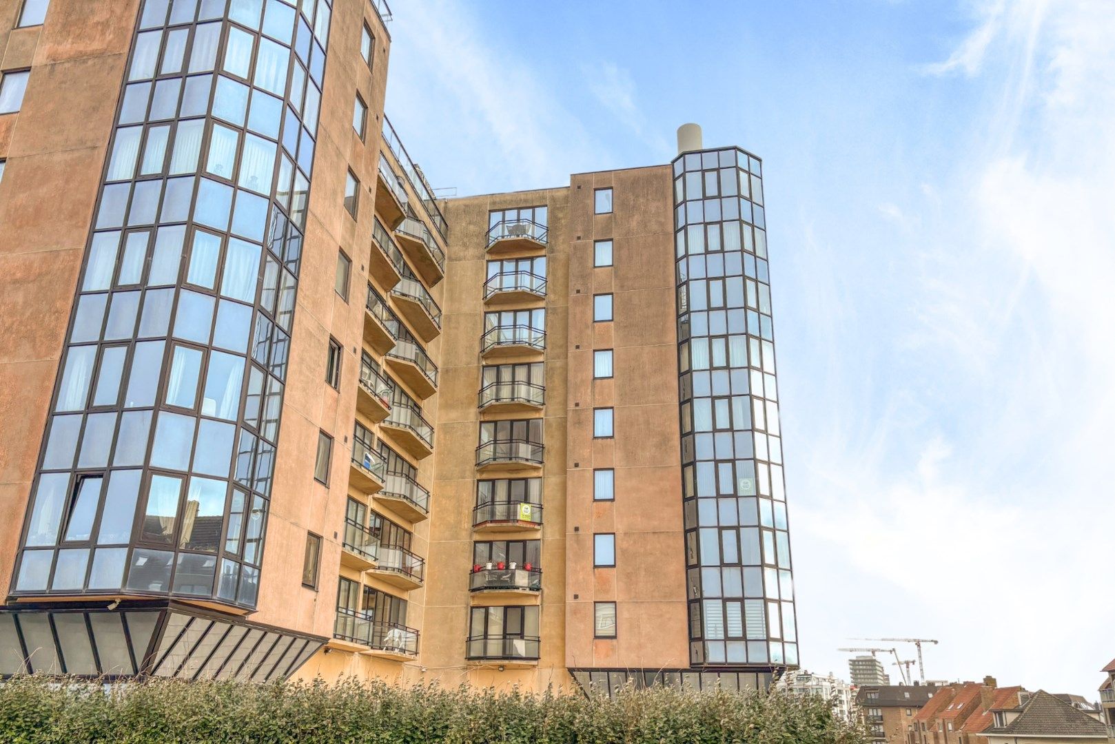 Ruim 2 à 3 slaapkamer appartement met balkon op de zeedijk foto 1