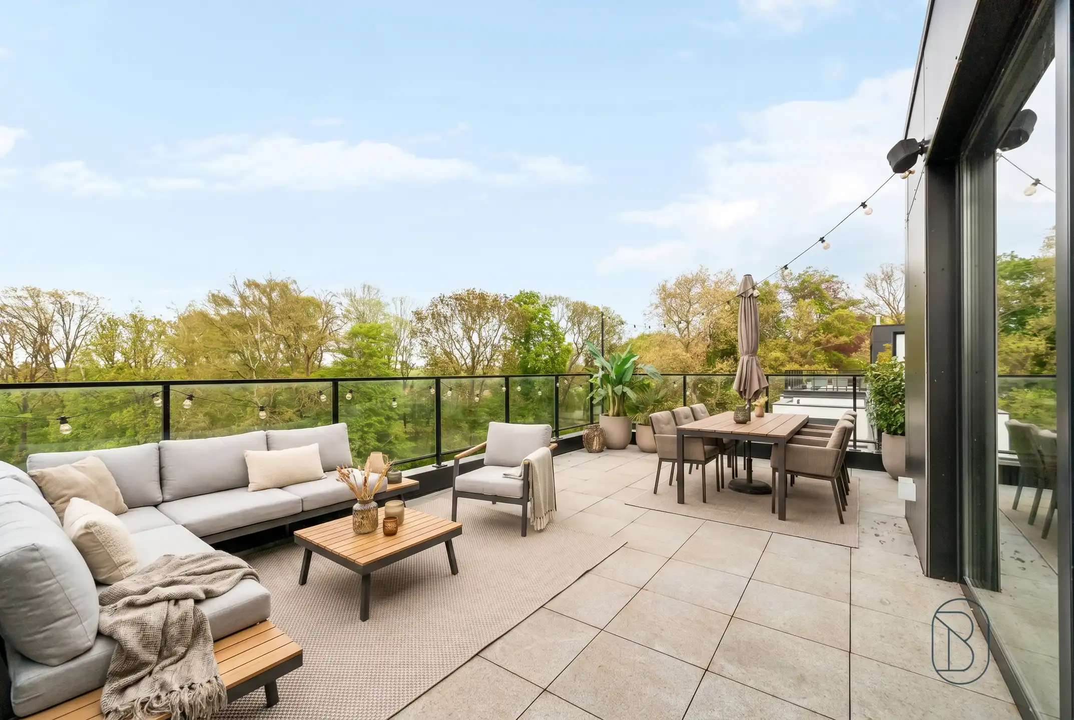 Topgelegen lichtrijke penthouse met prachtig terras foto 3