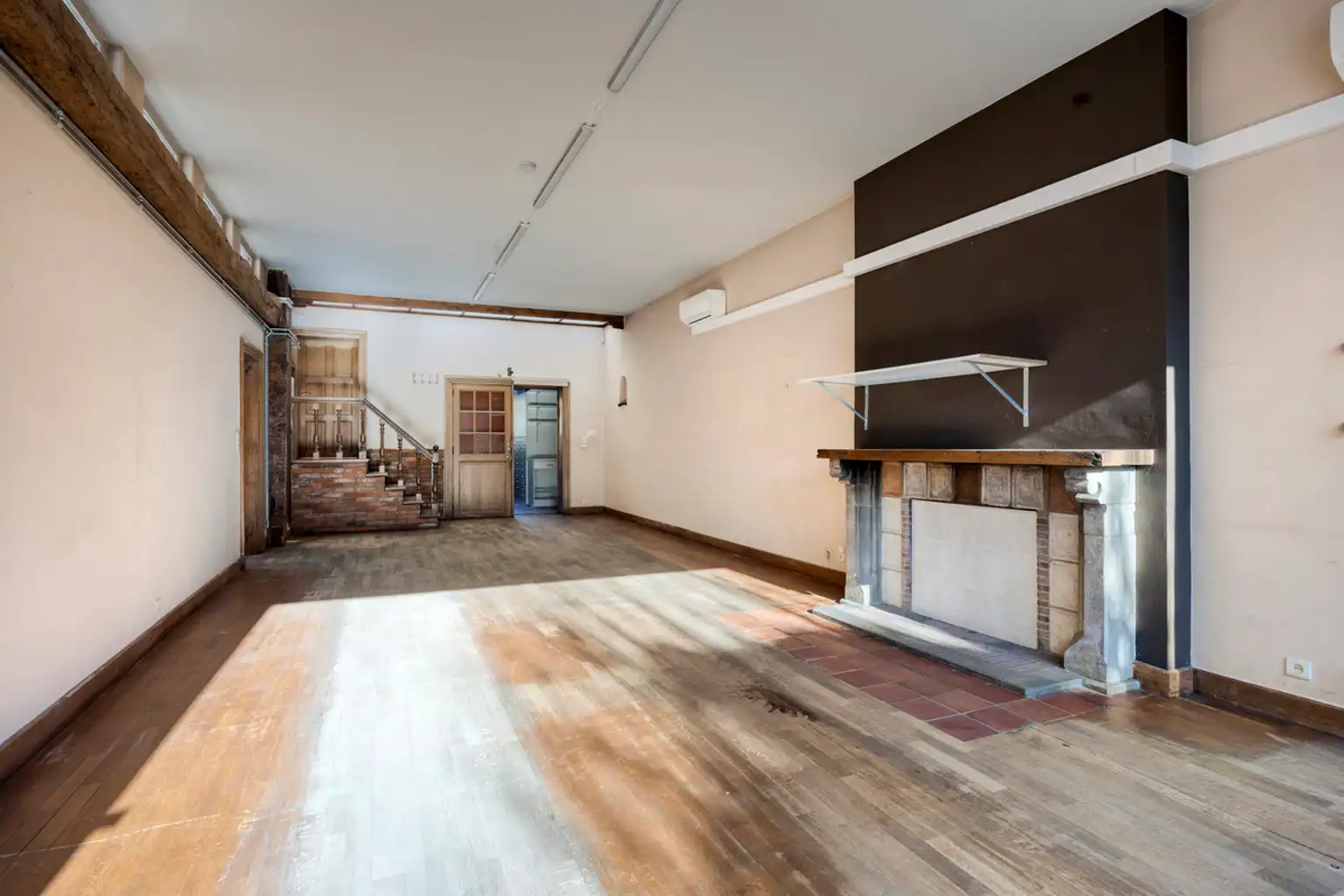 Uitstekend gelegen handelshuis met duplexwoonst  foto 6