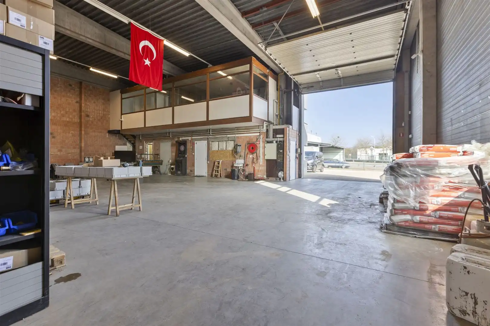 TE HUUR: Bedrijfsgebouw met kantoren te Houthalen! foto 20