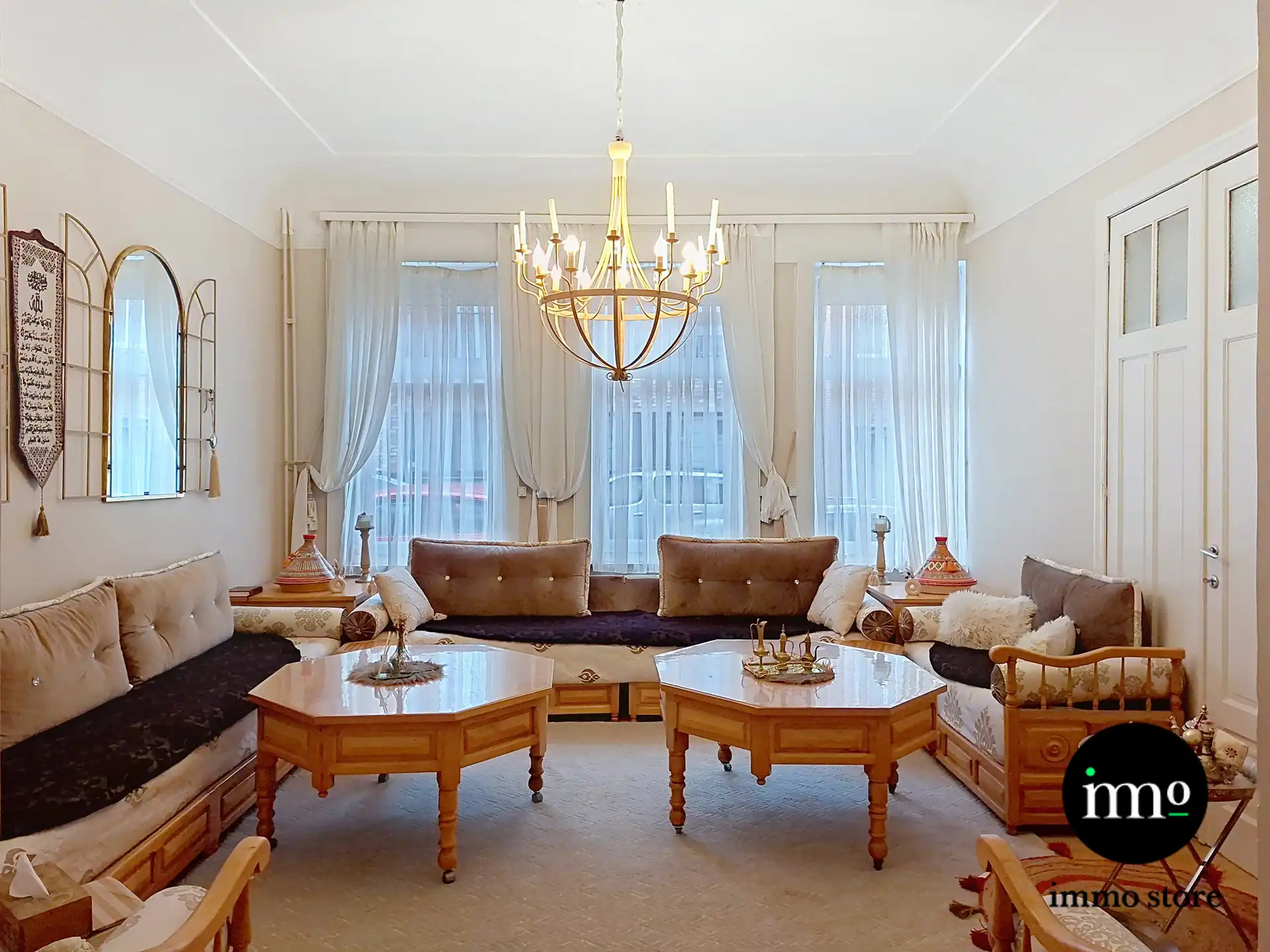 Ruime woning met 4 slpk en veel potentieel foto 3