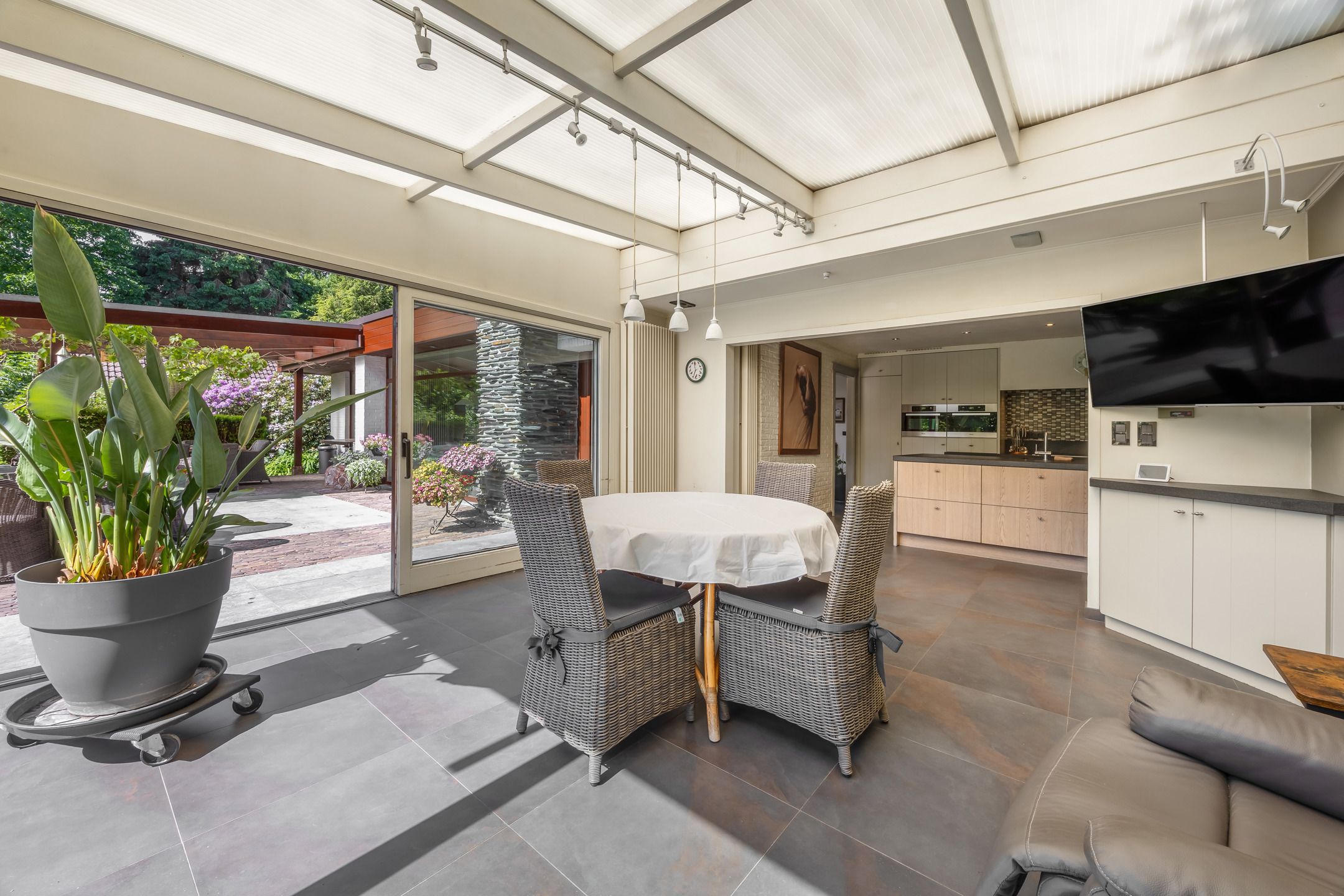 Laagbouwwoning op 2848 m² met Zwemvijver en Prachtige Tuin foto 26
