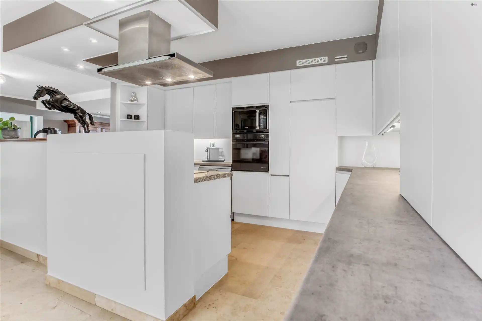 Villa met prachtige tuin, zwembad en bijgebouwen op 2.063m². foto 20