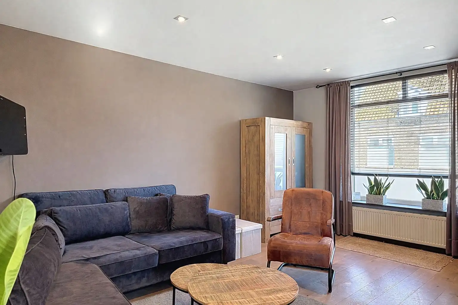 Instapklare twee-onder-een-kapwoning met uitbouw, luxe overkapping en zonnige tuin op het westen  foto 6