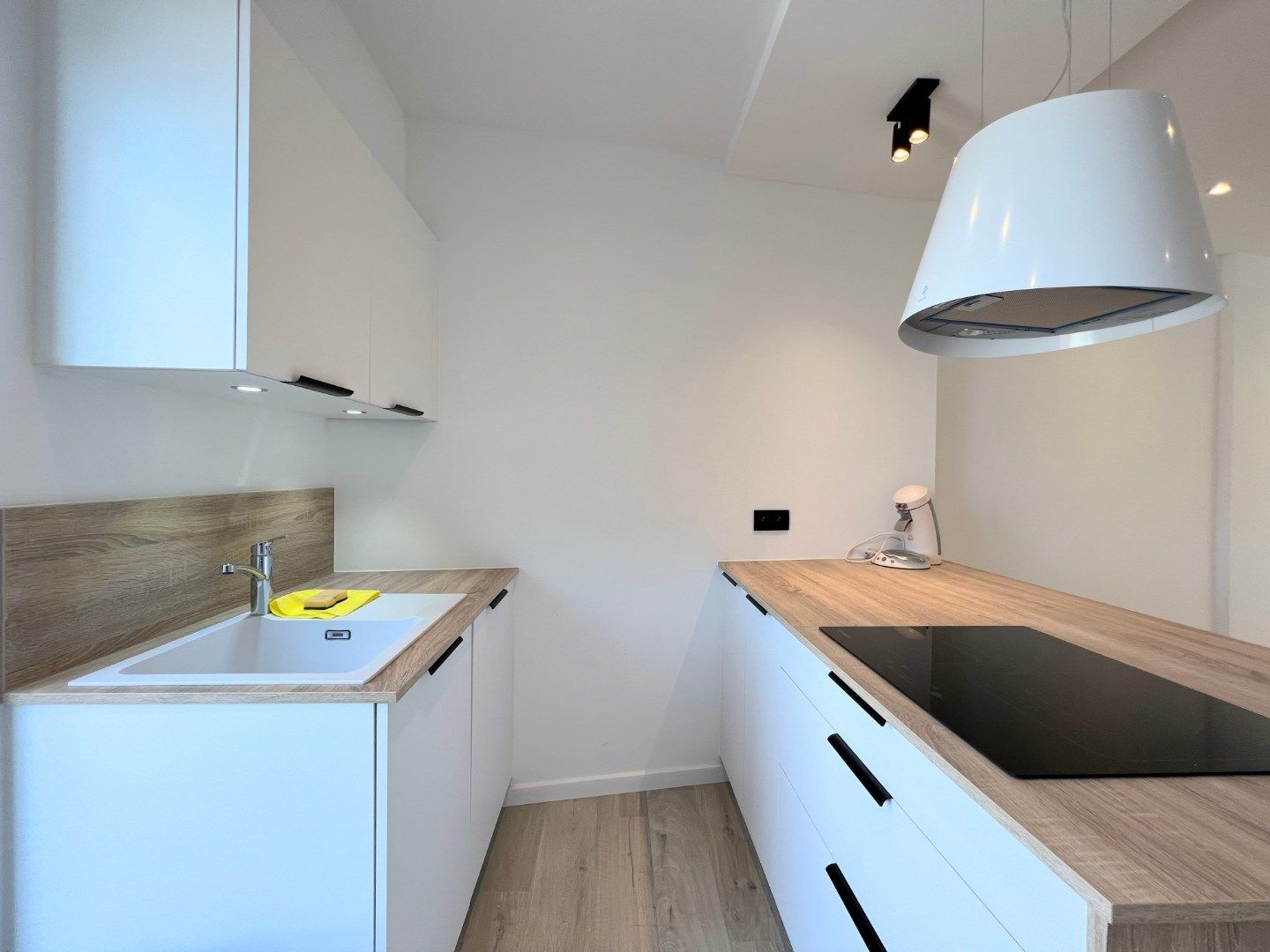 STIJLVOLLE BEL-ETAGE MET 1 SLAAPKAMER, TERRAS EN GARAGE IN CENTRUM IEPER foto 7