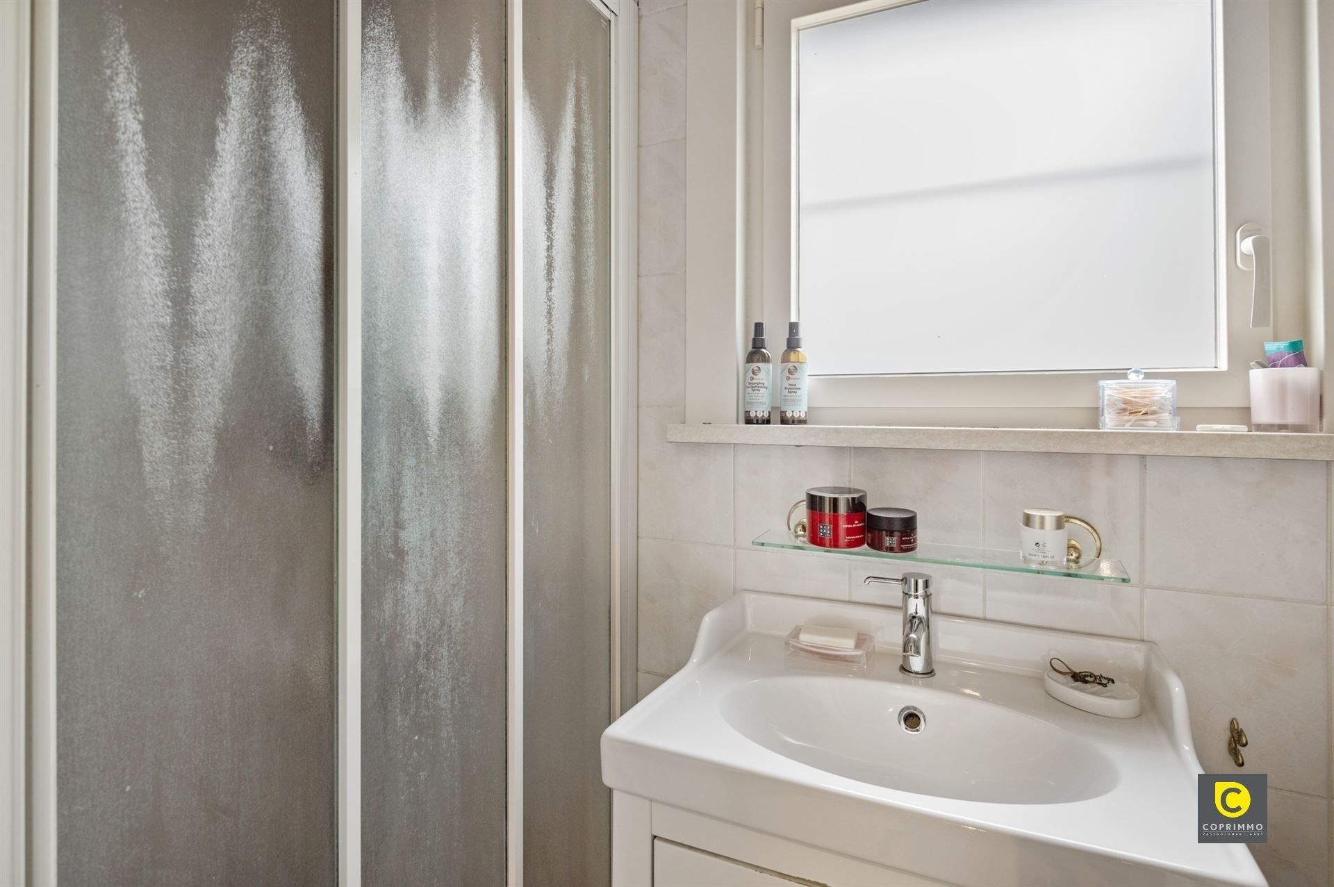 Interessant handelsgelijksvloers met duplex appartement foto 6