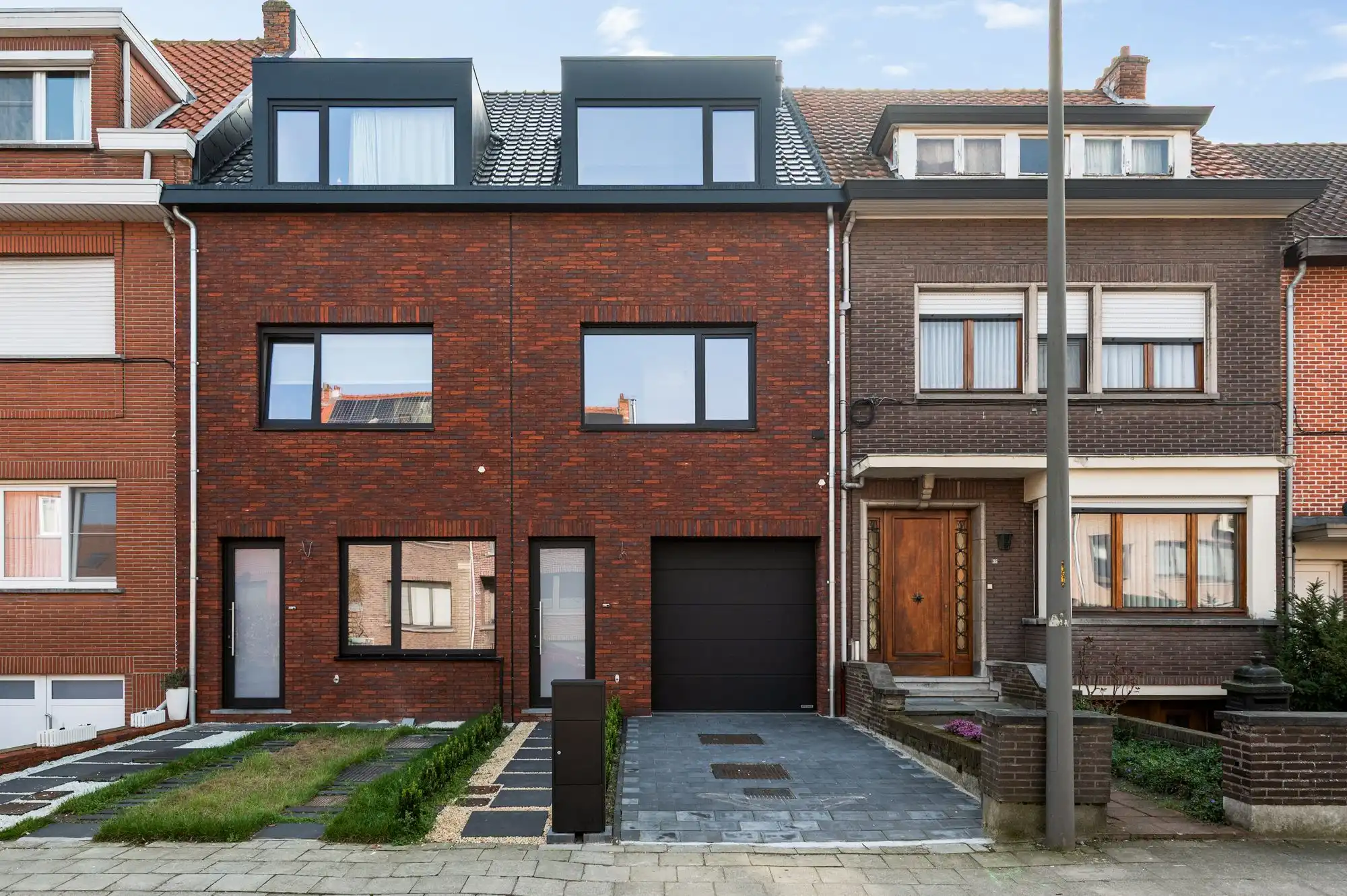 Energiezuinige gezinswoning met garage en zonnige tuin nabij centrum Ekeren! foto {{pictureIndex}}