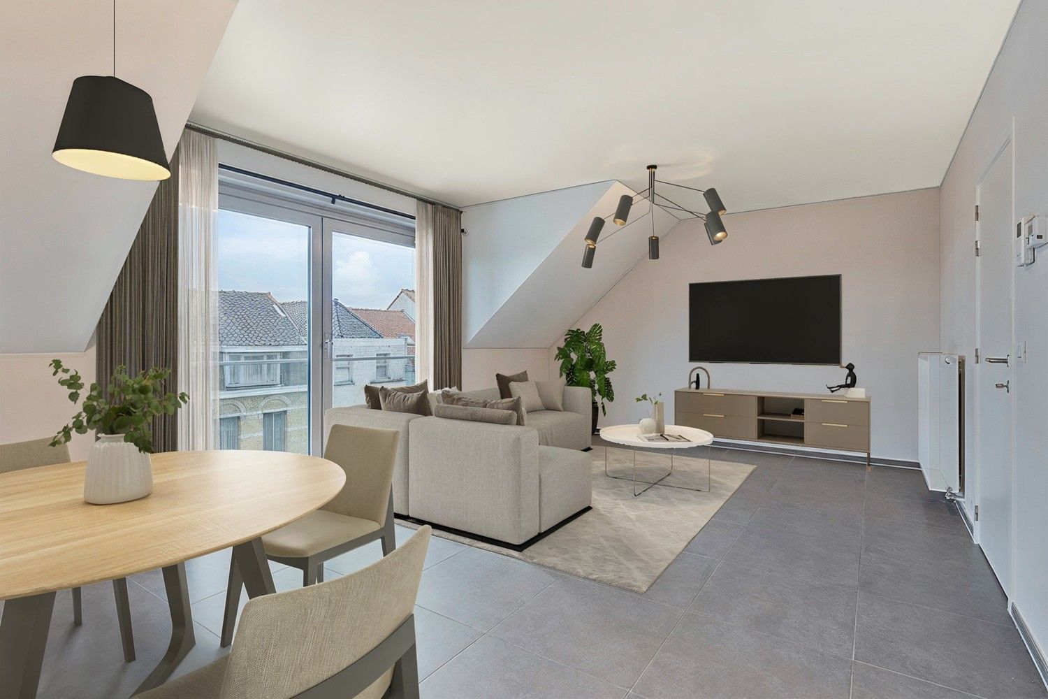 Verzorgd appartement met ruim terras foto 3