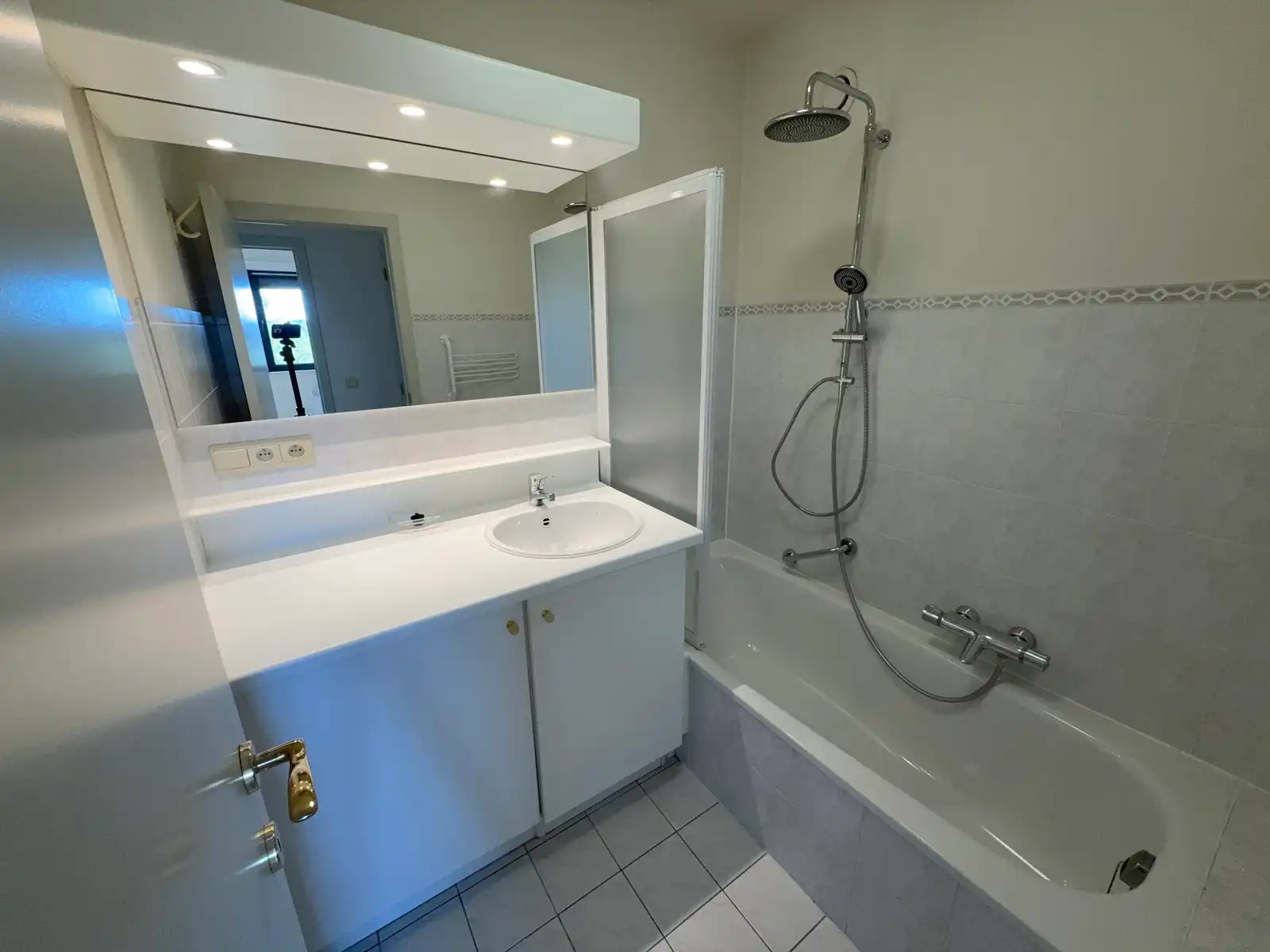 Instapklaar appartement met 2 slaapkamers en terrasje foto 21