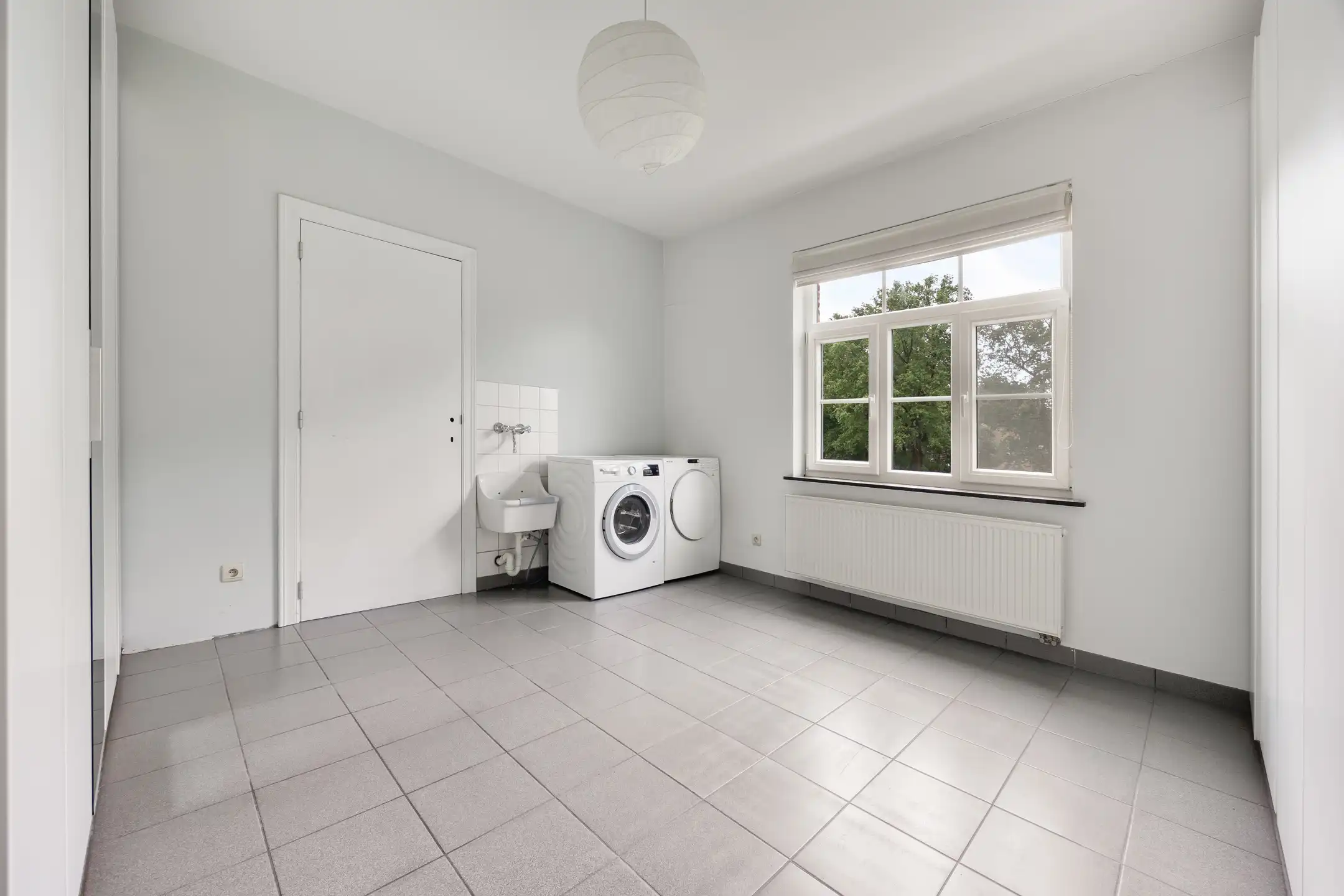 Rustig gelegen villa met prachtige tuin en zwemvijver foto 22