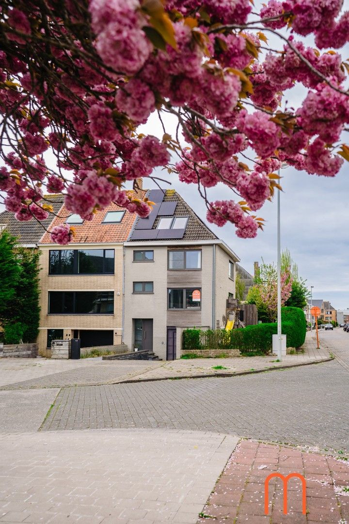 Prachtig gerenoveerde halfopen woning met 4 slaapkamers te koop in Mariakerke foto 29