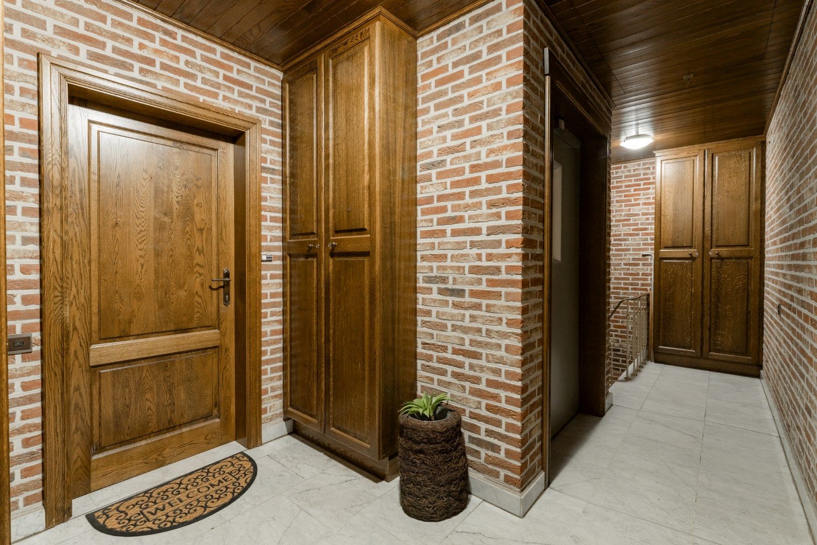 Ideaal investerings- of startersappartement zonder renovatieverplichting en met lift te koop! foto 3