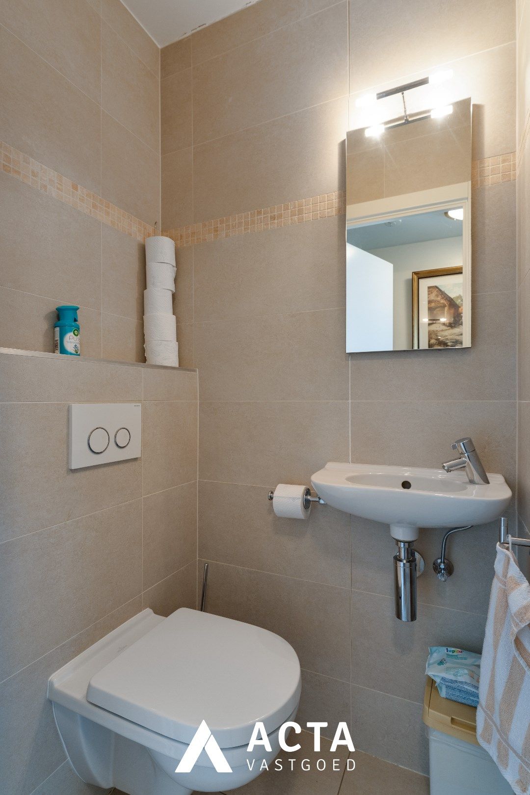 Instapklaar appartement met twee slaapkamers op de vierde verdieping in Mariakerke foto 11