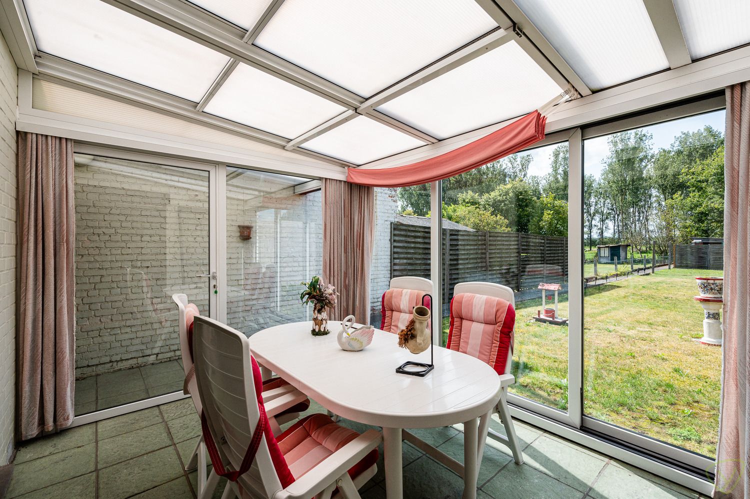 Verrassend ruime woning met prachtig zuidgerichte tuin in het Mandeweegsken! foto 10