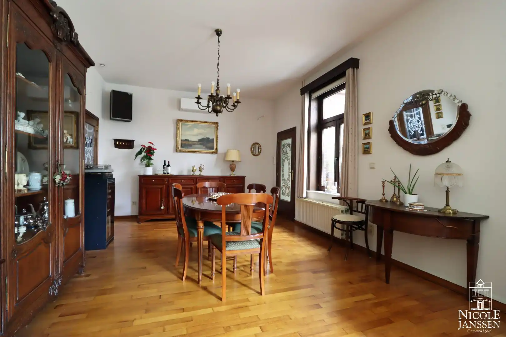 Karaktervolle woning met grote garage en werkhuis foto 9