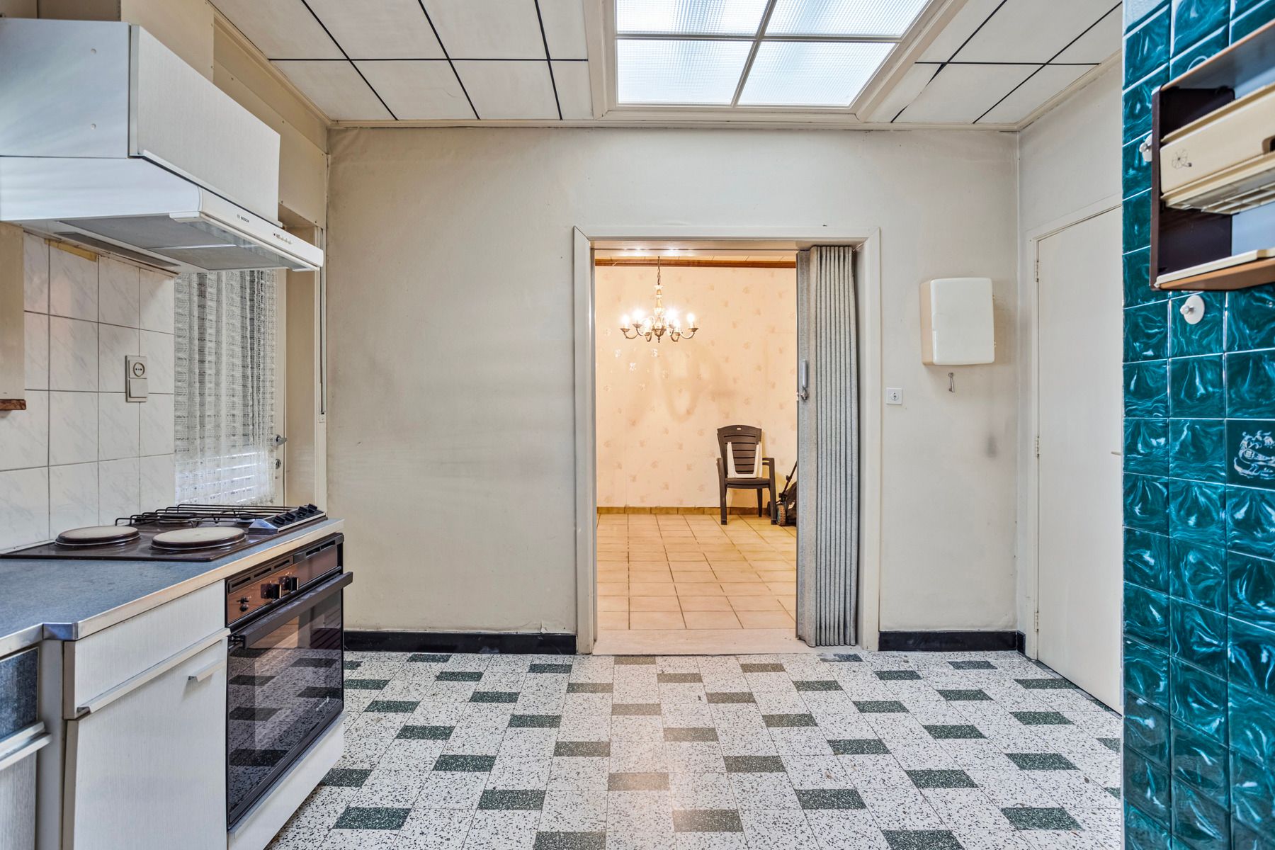 Te renoveren woning met 3 slaapkamers en tuin! foto 9