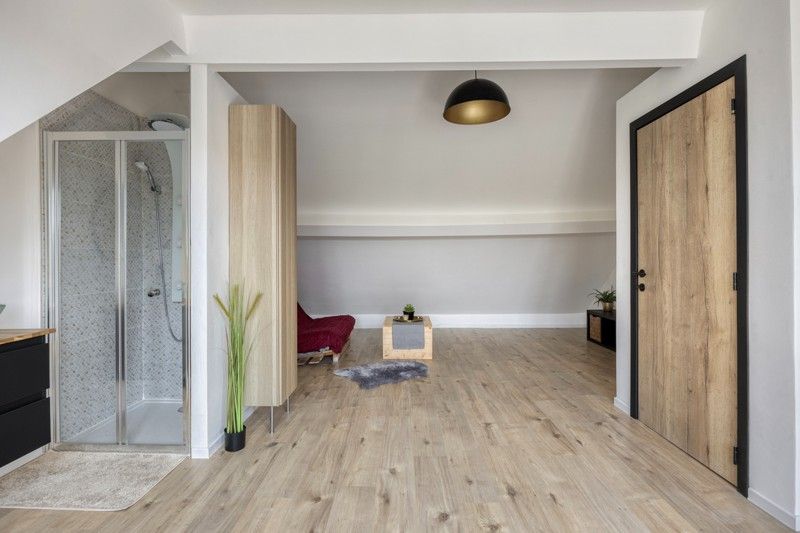 Volledig gerenoveerde woning foto 23