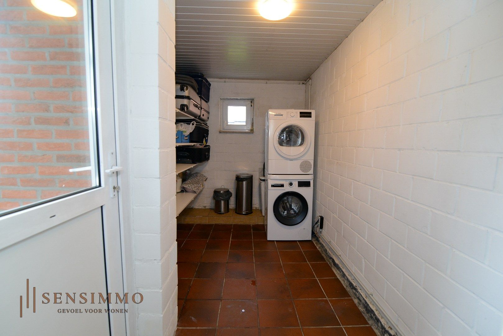 Gerenoveerd appartement met terras en 2 slaapkamers in Genk foto 13
