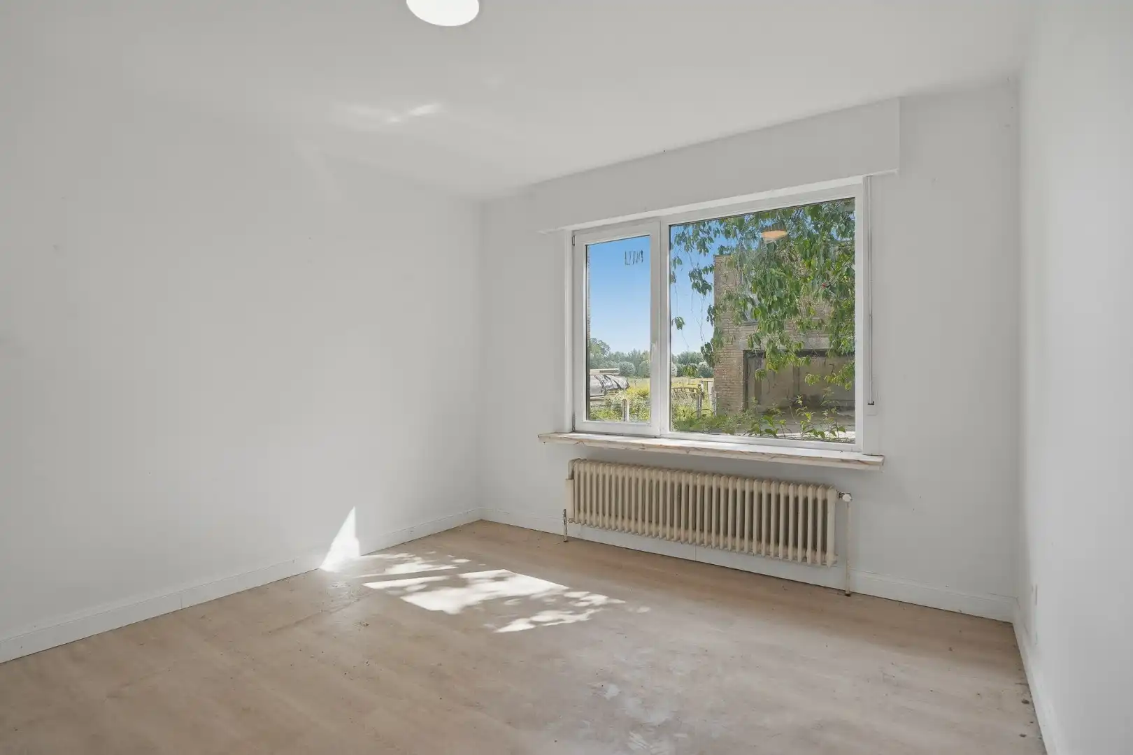 Bungalow op 959 m² met open zicht te Sijsele (Damme) foto 6