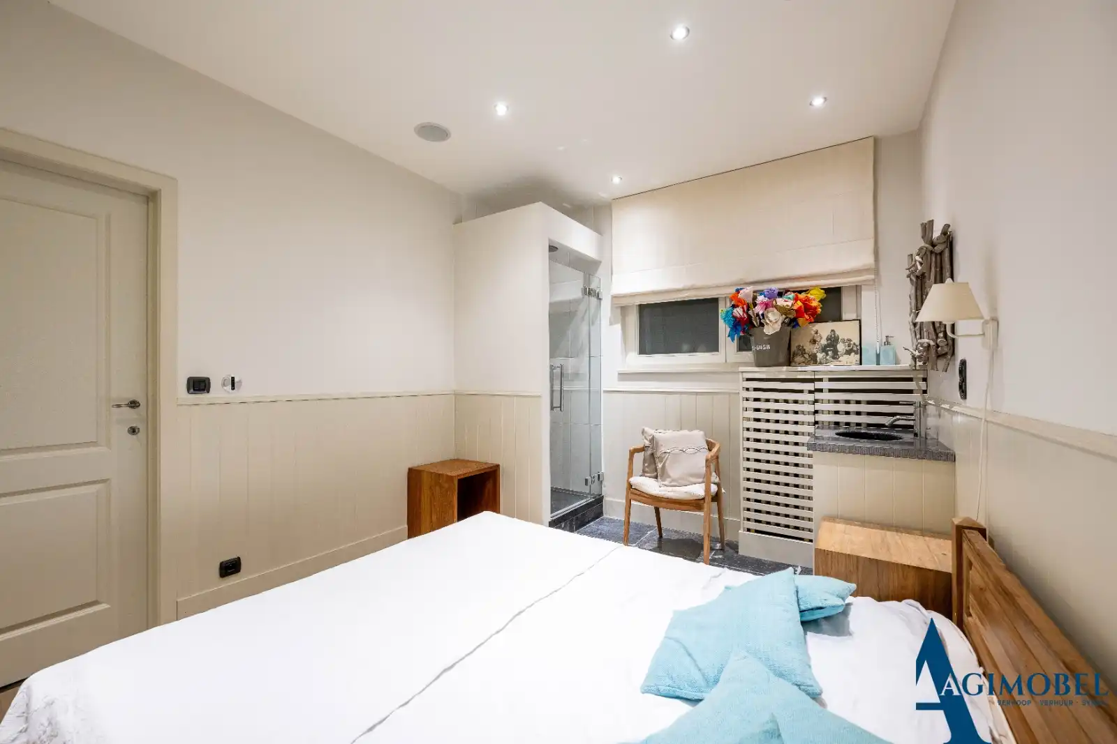 Beleef een vakantie aan zee met landelijke charme  in dit ruim appartement met terras/koer en 3 grote slaapkamers, 200m van het strand. foto 13