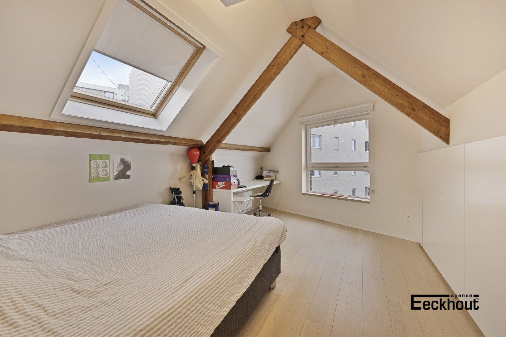 Ruim en uniek duplex appartement met loftgevoel! foto 15