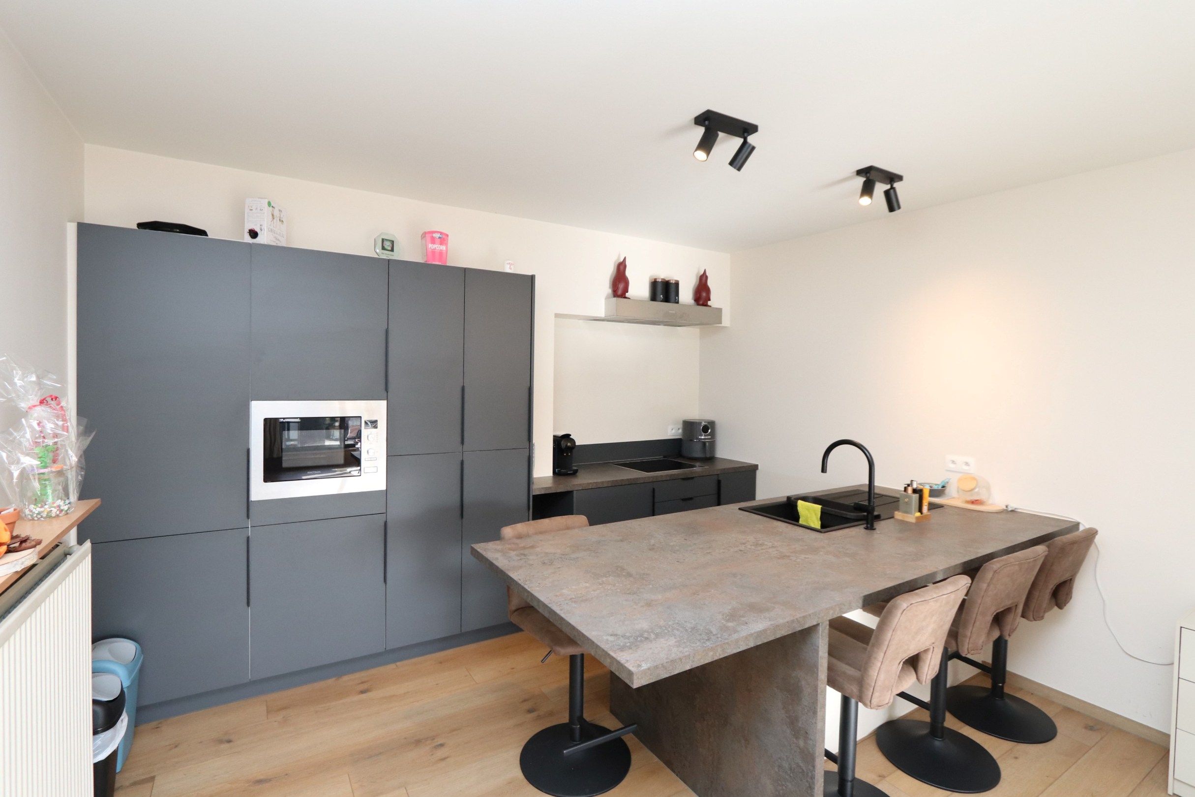 GERENOVEERD 2 SLAAPKAMER APPARTEMENT MET GARAGE foto 5