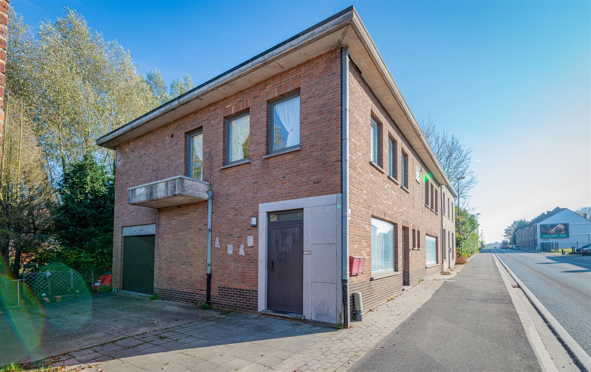 Goed gelegen handelsruimte aan de rand van het centrum foto 16