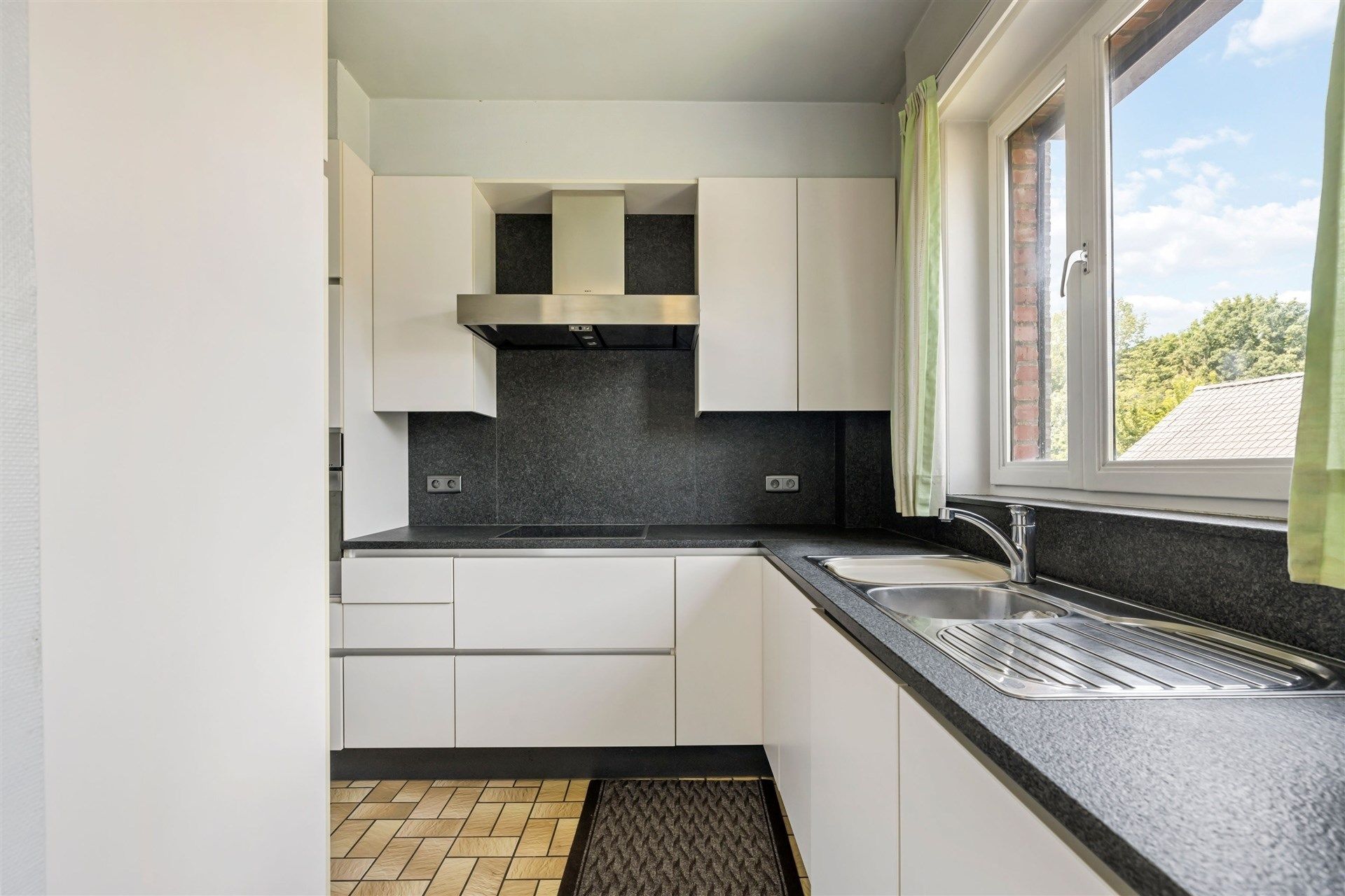 Uitstekend gelegen bel-étagewoning met 3 slaapkamers en garage foto 8