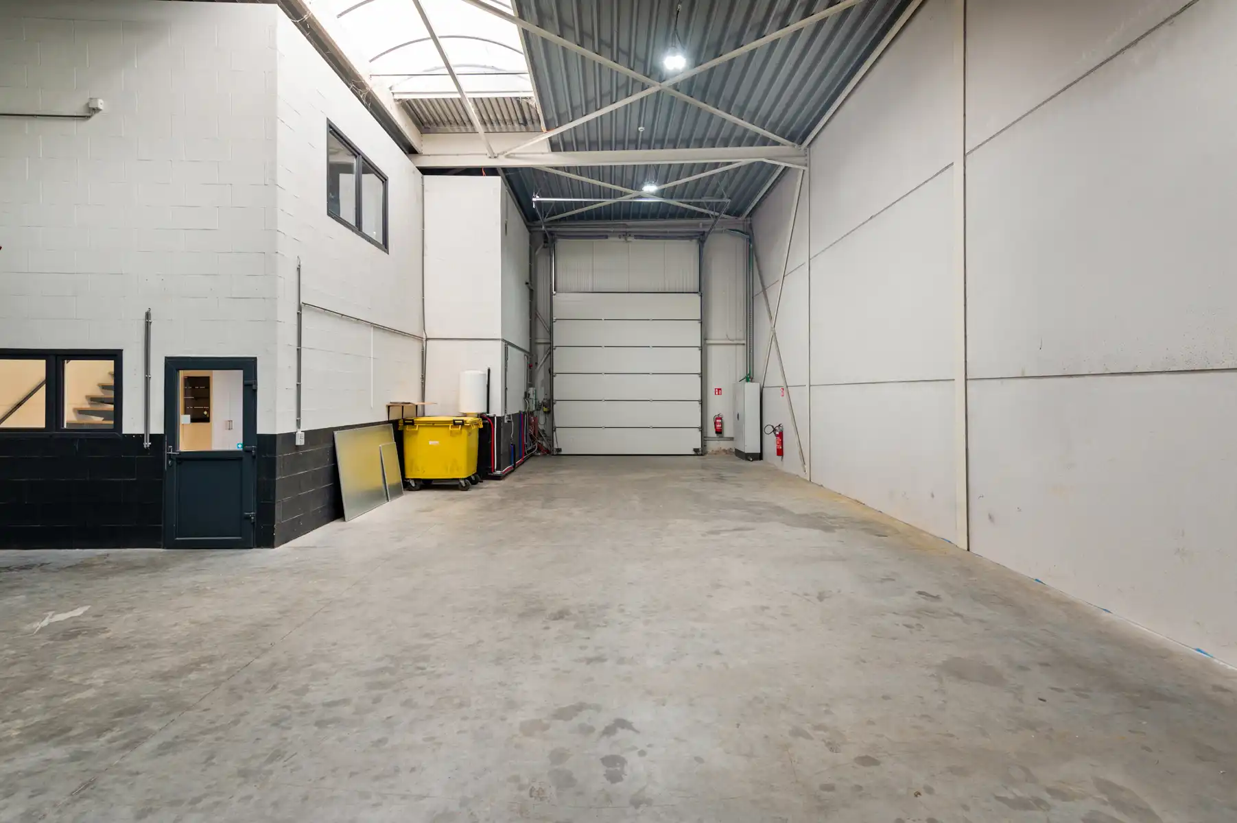 KMO Unit van 210m²+63m² verdieping+ 2pp foto 19