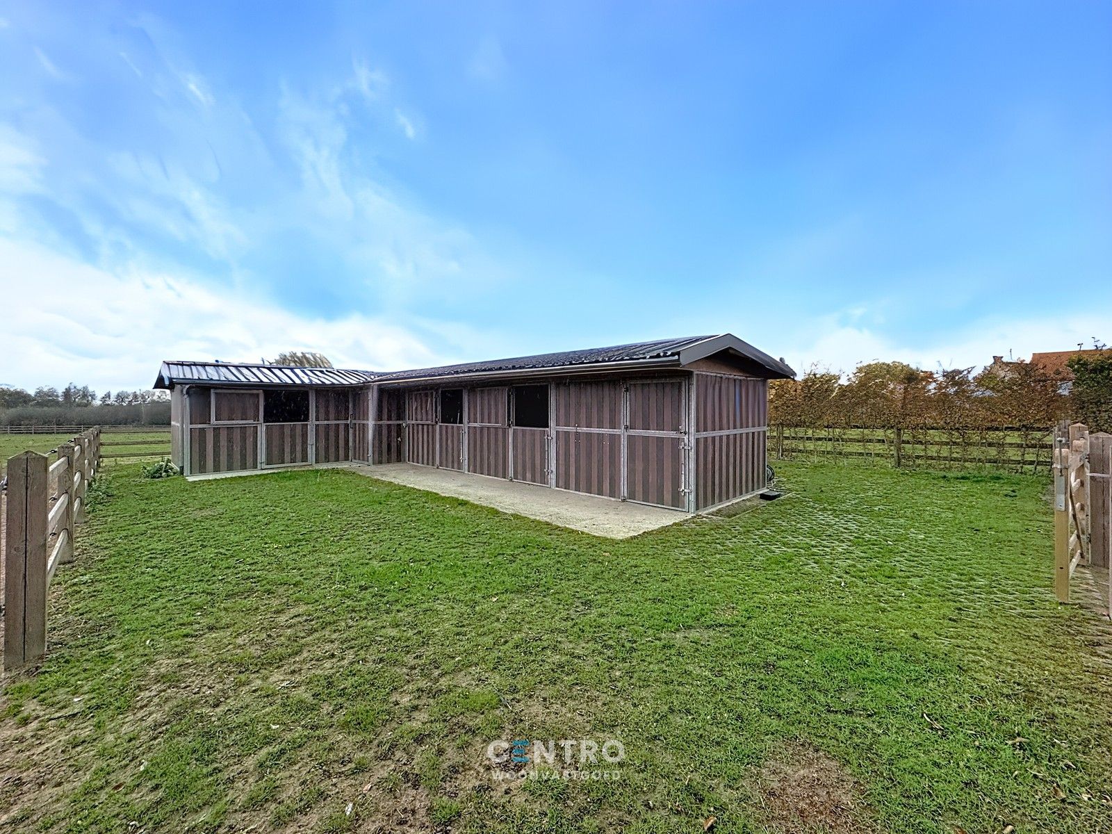 Instapklare, LANDELIJKE WONING met 4 ruime slpkms, 2 badkms, ruime garage, stalling (3 paarden) en gedraineerde buitenpiste te Hooglede (Gits). foto 21