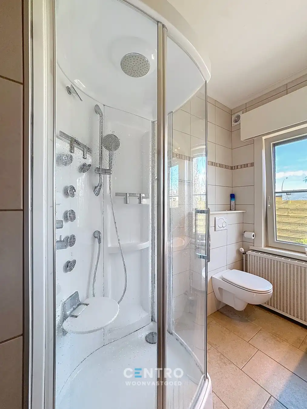 Interessant gelegen villa te Uitkerke met 3 slpks én 2 garages! foto 9