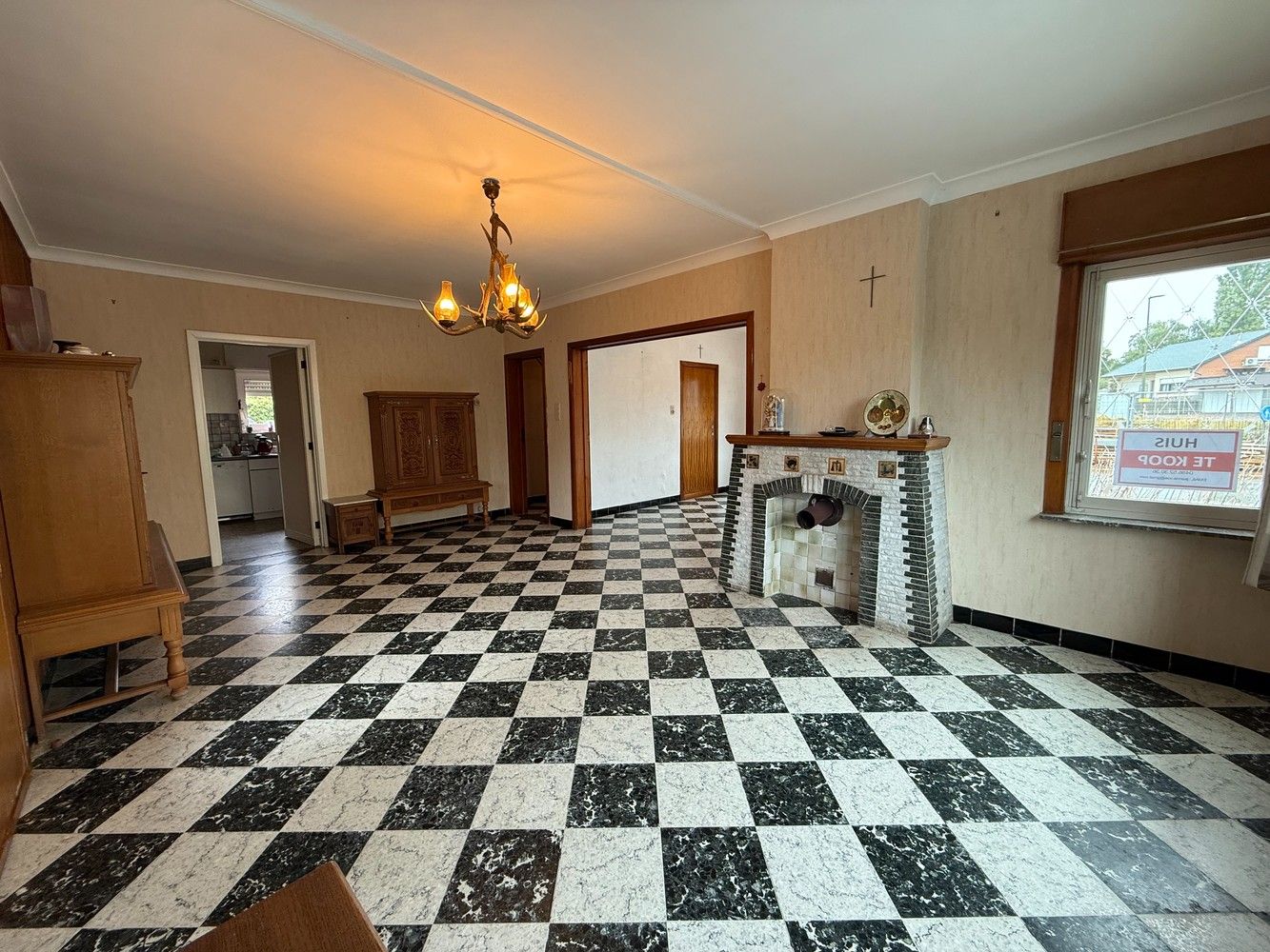 Woning met achterliggend magazijn op 15 are 29 ca. foto 3