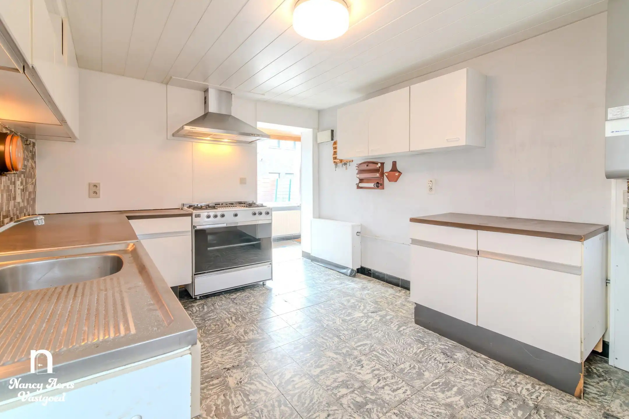 Charmante gezinswoning met mogelijkheden op royaal perceel foto 10