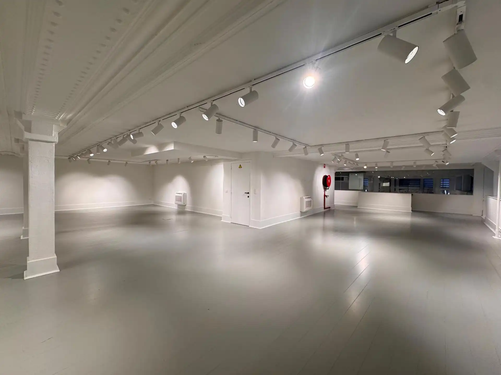 Instapklare showroom/kantoorruimte te huur te Antwerpen foto 3