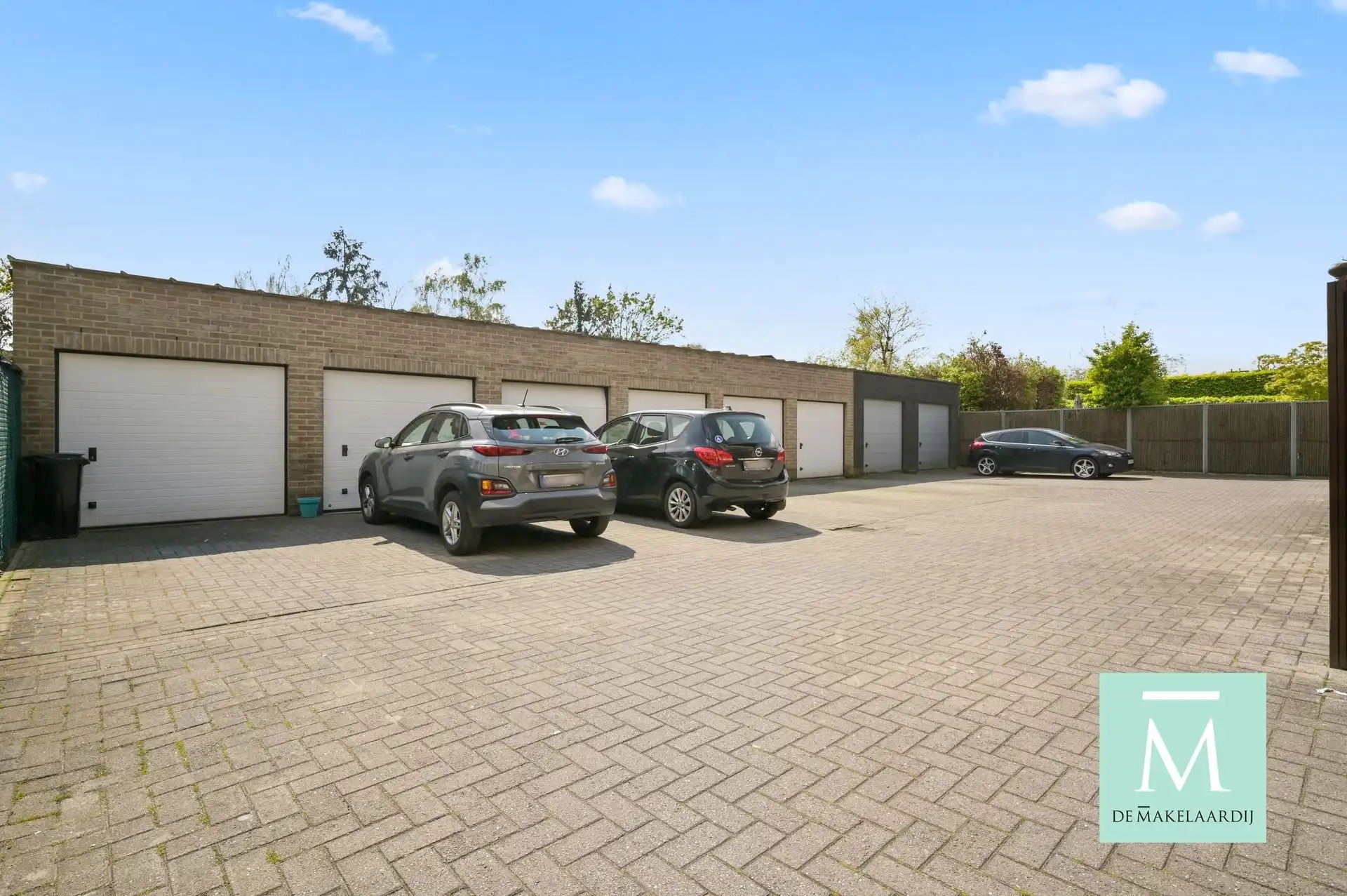 Instapklaar appartement met 3 slaapkamers, terras en garagebox! foto 12
