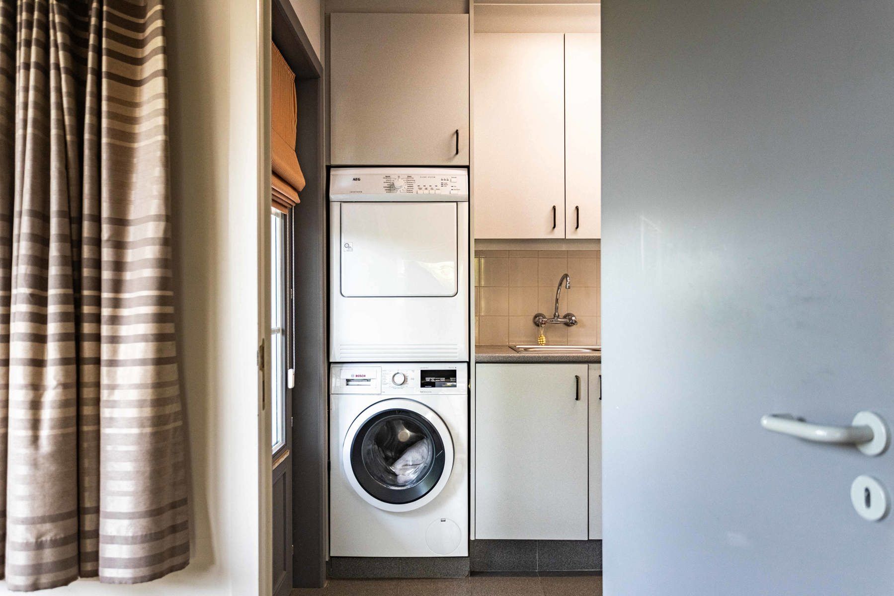 Te koop: Gezinswoning met praktijkruimte in een rustige wijk foto 12