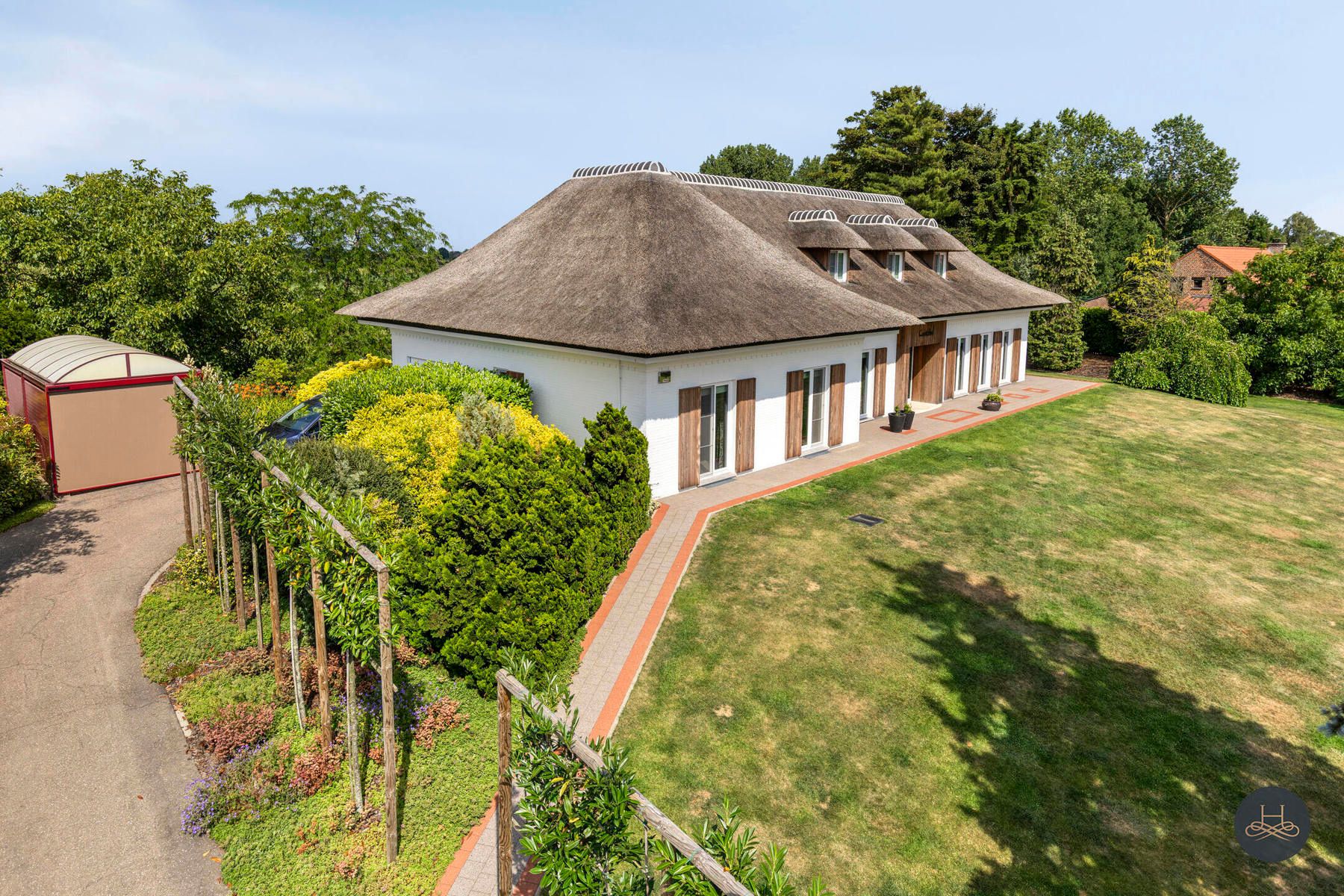 Charmante villa met open uitzicht en zwemvijver foto 2