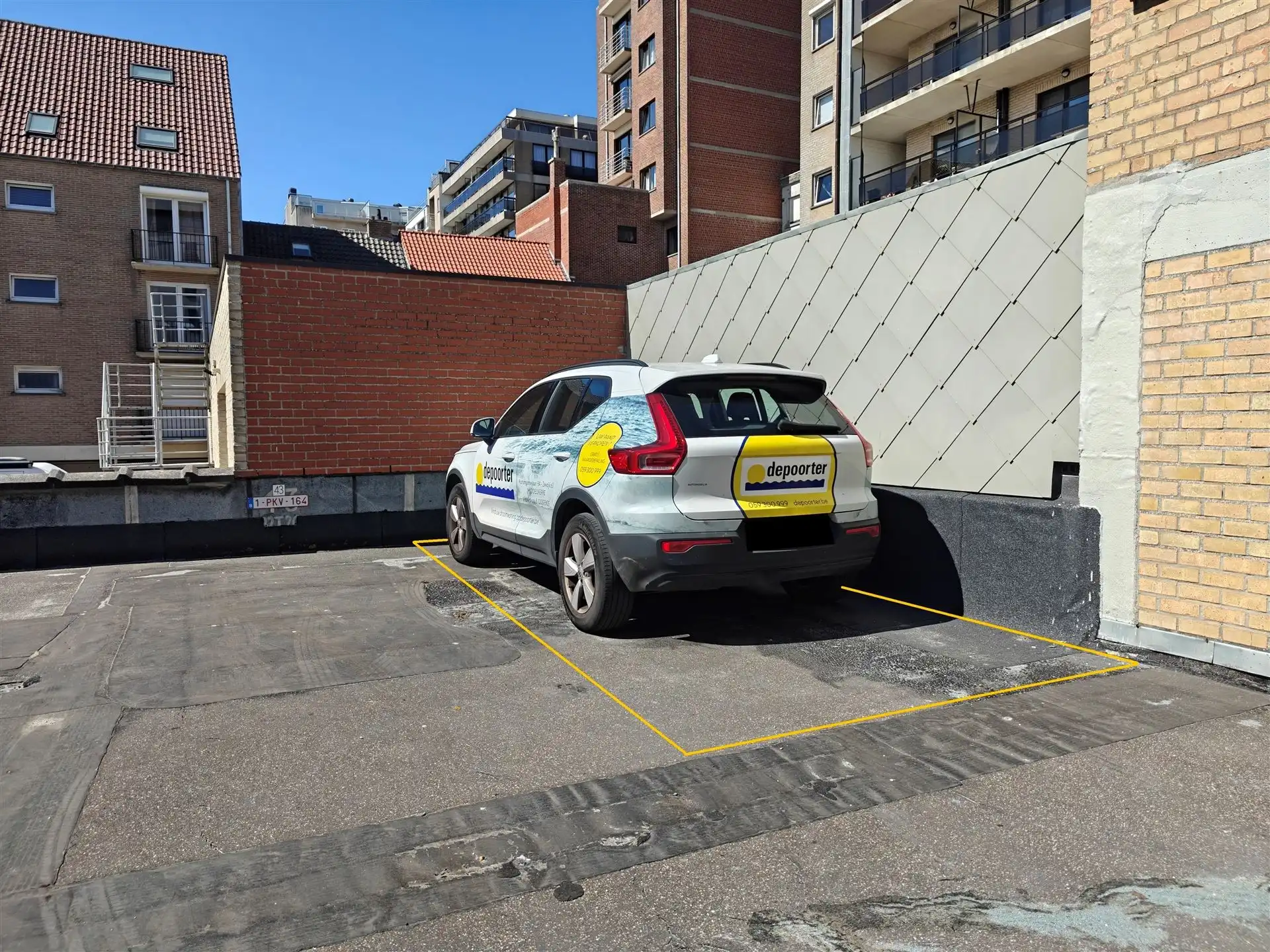 Autostaanplaats foto {{pictureIndex}}