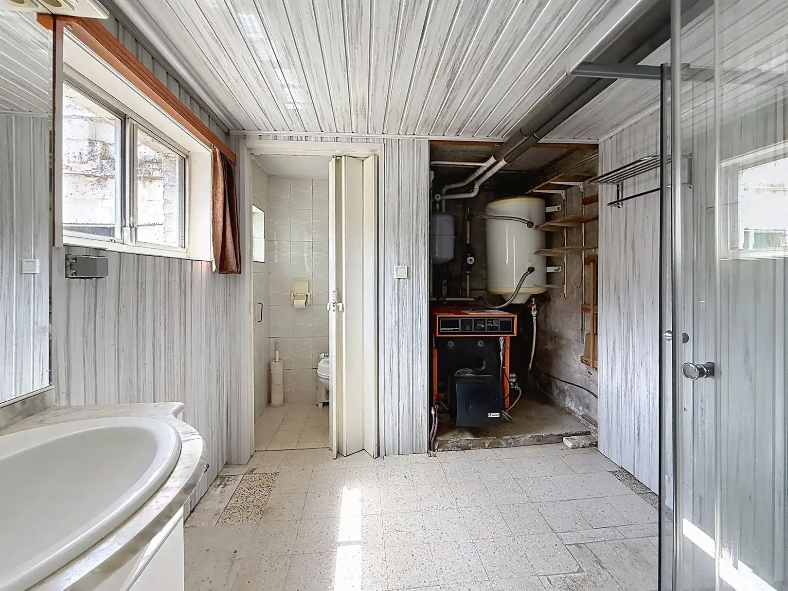 Te renoveren woning met 3 slpks en zolder, tuin, 12a 06ca foto 18