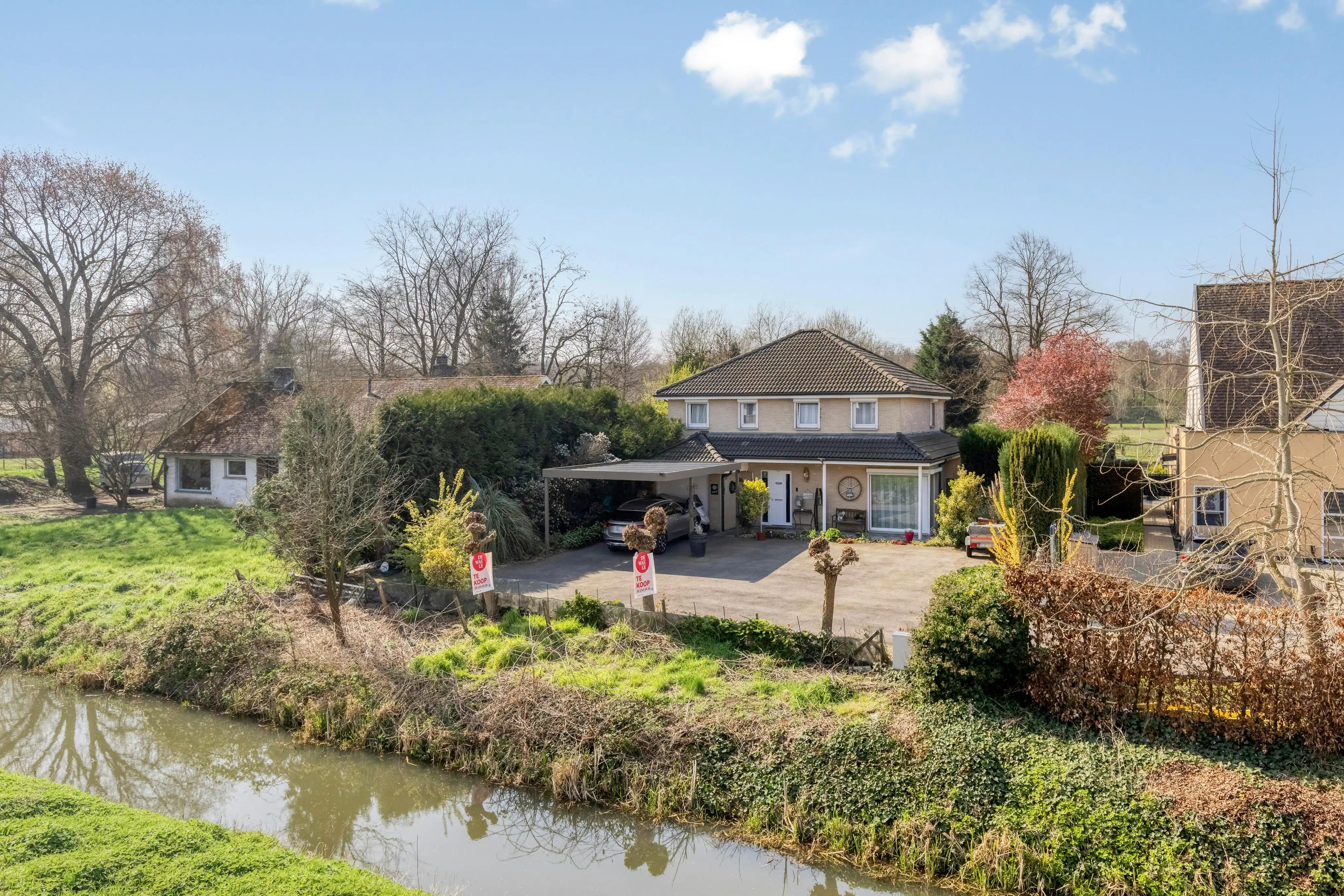 Instapklare gezinswoning met tuin in residentieel Evergem foto {{pictureIndex}}