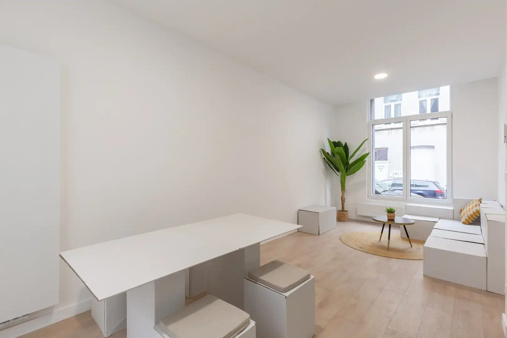 Grondig gerenoveerde woning met 3 slpks foto 4